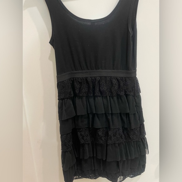 Xhilaration ruffles and lace dress. Size medium - Picture 4 of 4